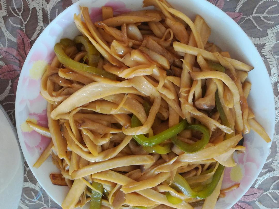 青椒素炒杏鲍菇