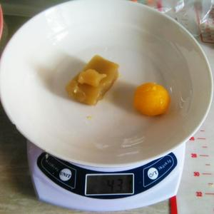 广式蛋黄莲蓉月饼----低糖版的做法 步骤4