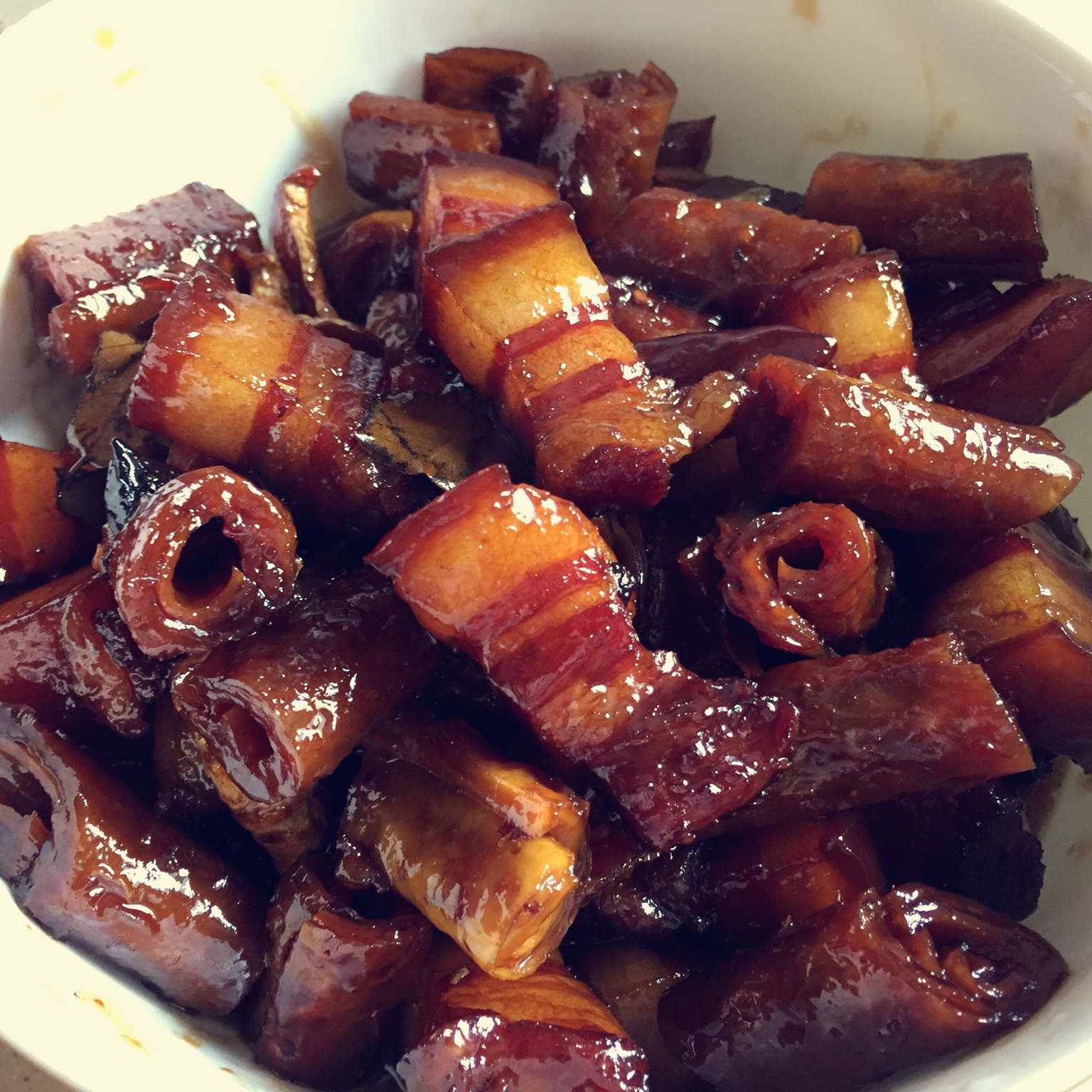 吃着碗里望着锅里的红烧肉