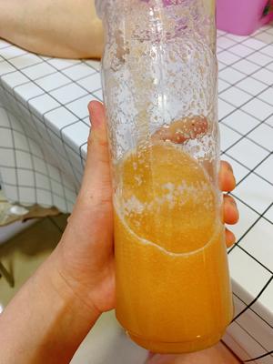 芹菜胡萝卜黄瓜汁的做法 步骤1