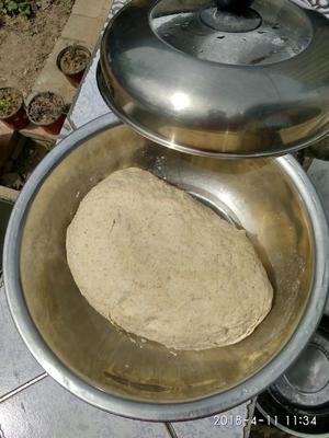 杂粮馒头=普通面粉+玉米面+小米面+绿豆面+高粱面+大米面的做法 步骤2
