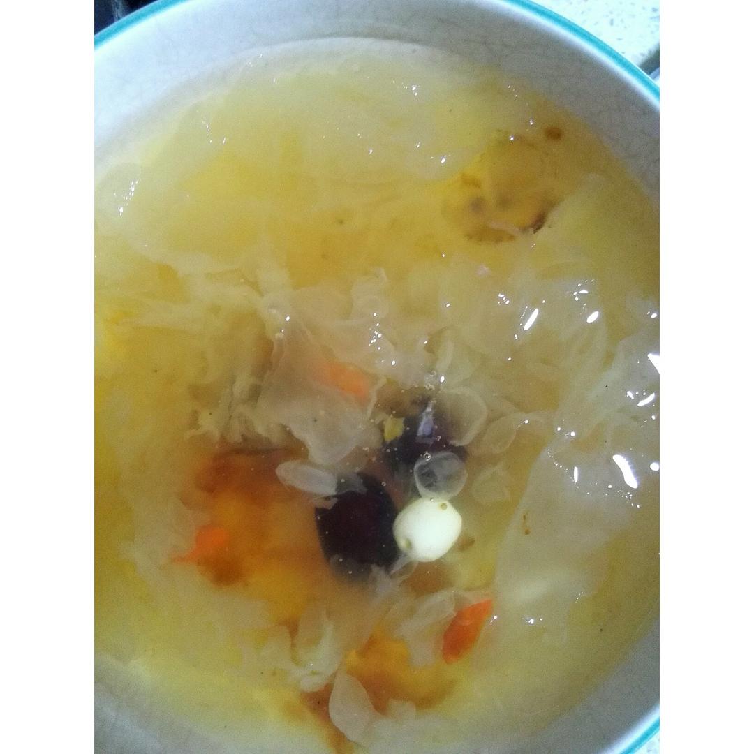 红枣银耳莲子羹