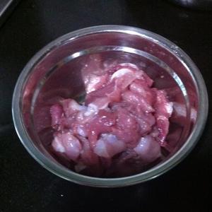 黄瓜香菇炒肉片的做法 步骤2