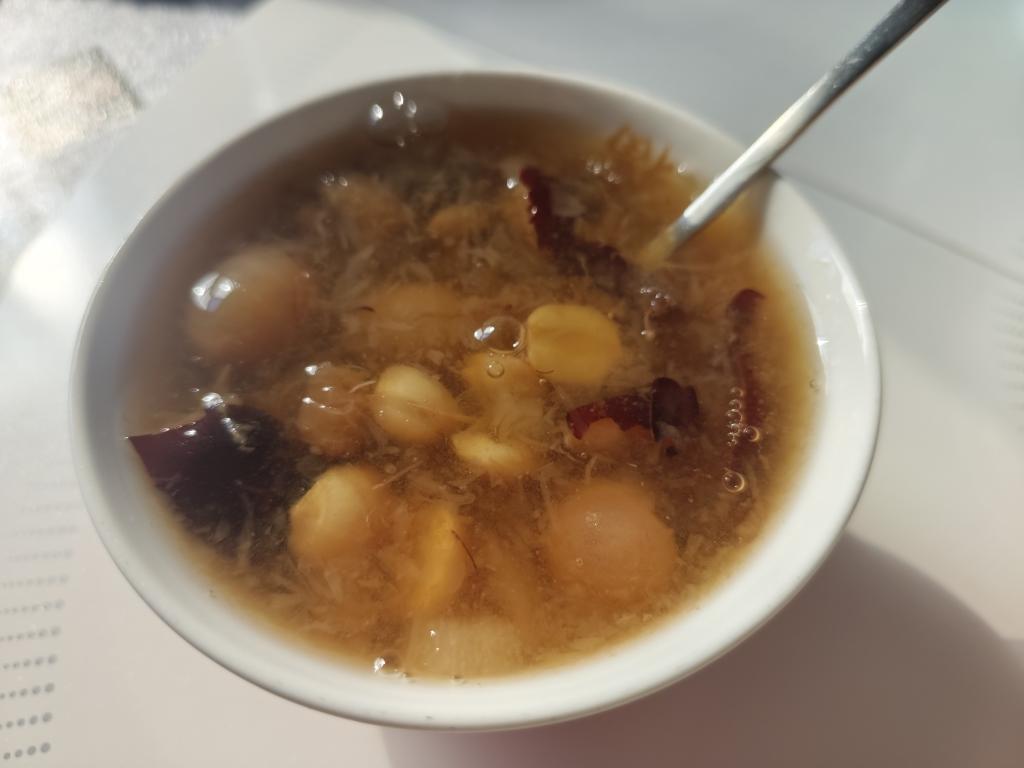 秋季滋补--雪梨银耳莲子羹