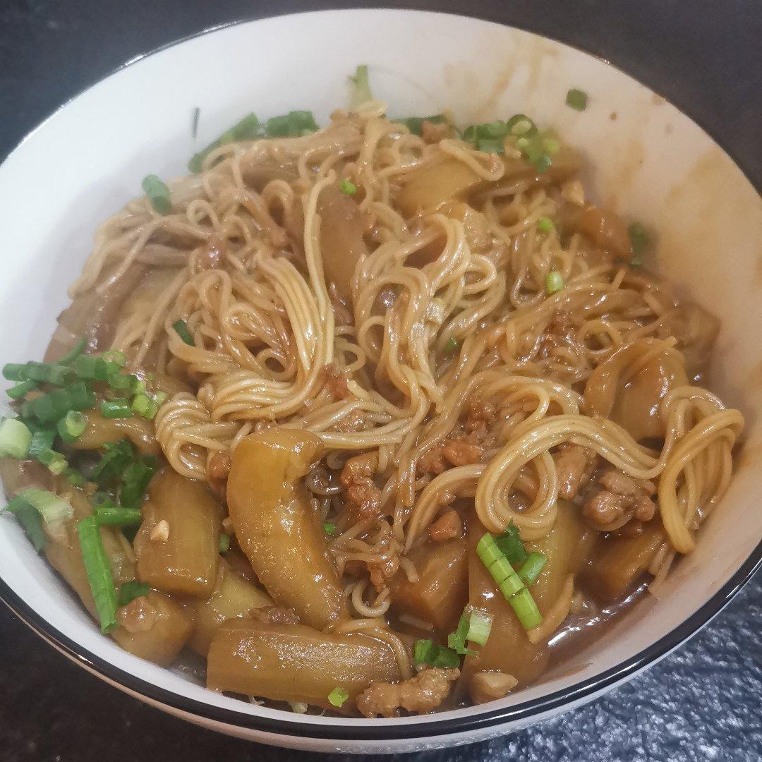 无敌好吃的【鱼香肉沫茄子焖面】，吃完舔盘🍜