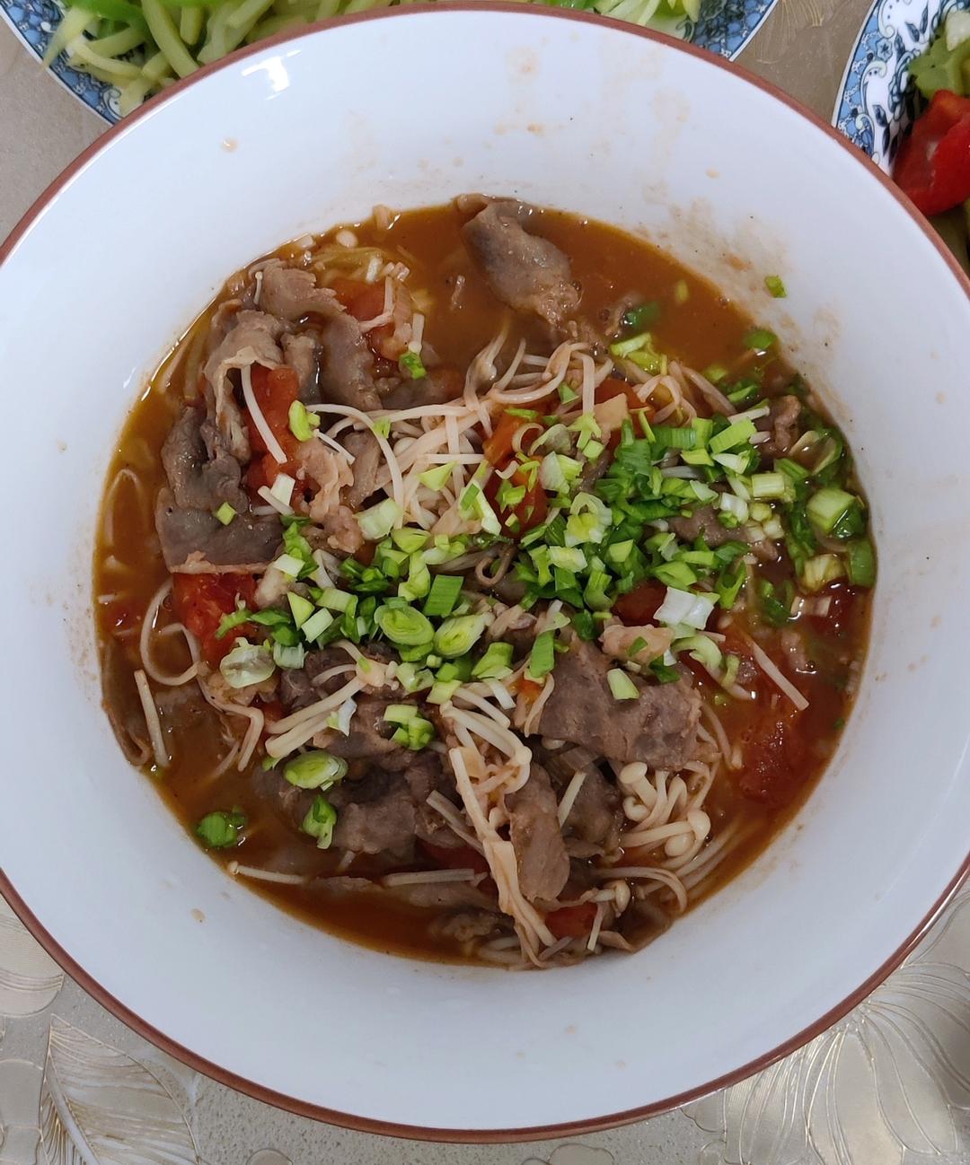 金针菇番茄肥牛卷
