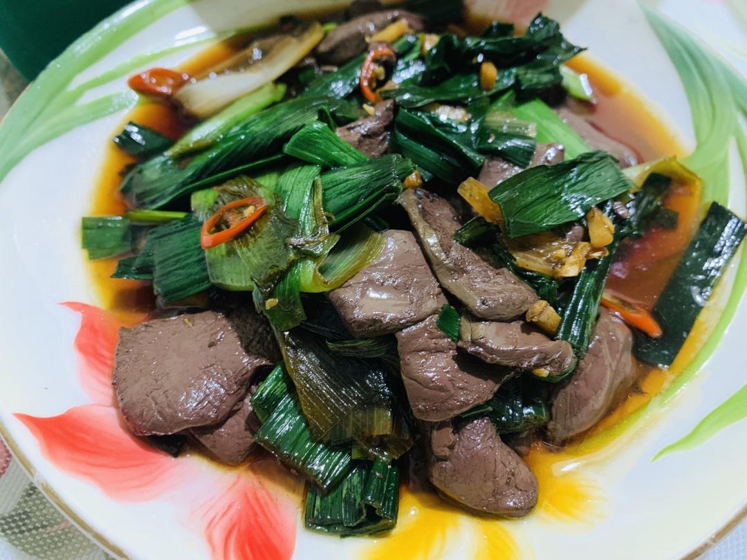 大蒜炒血豆腐