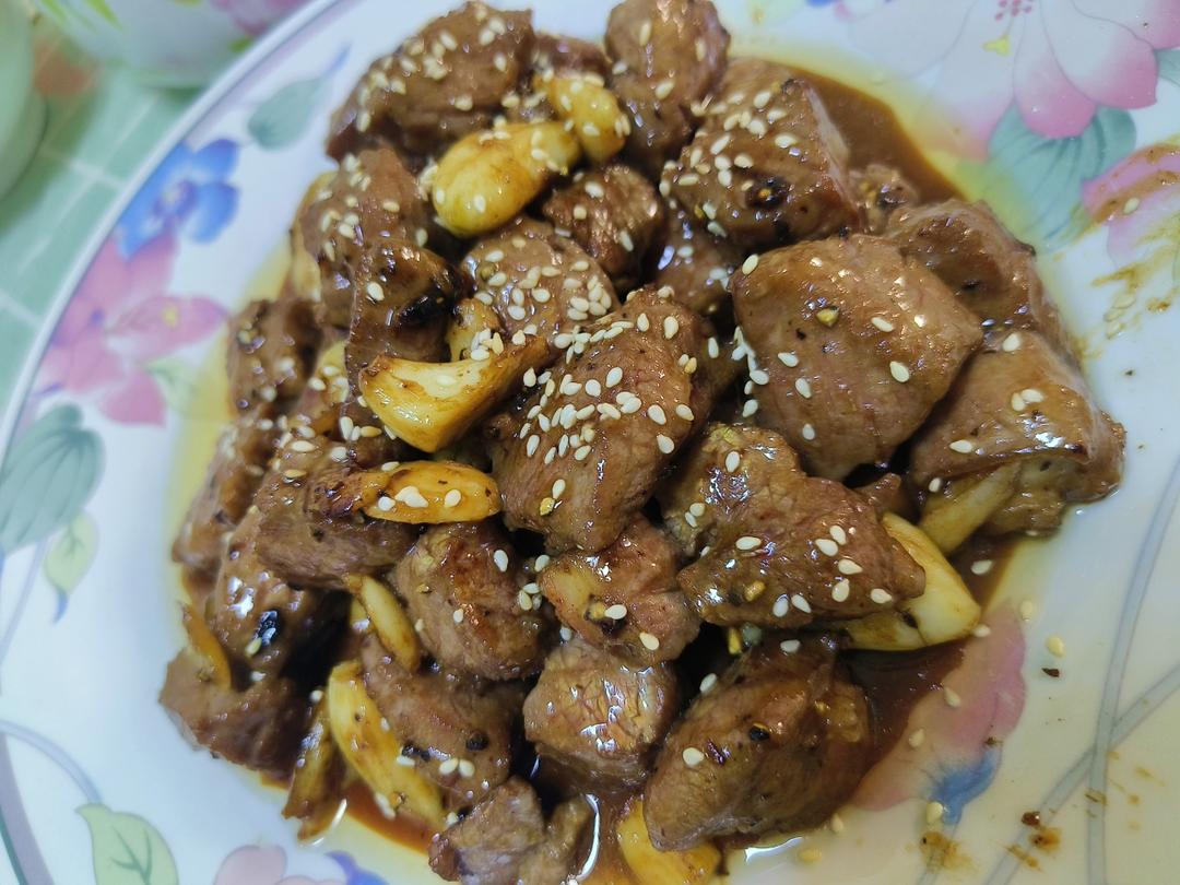 好吃到舔盘的蒜香黑椒牛肉粒