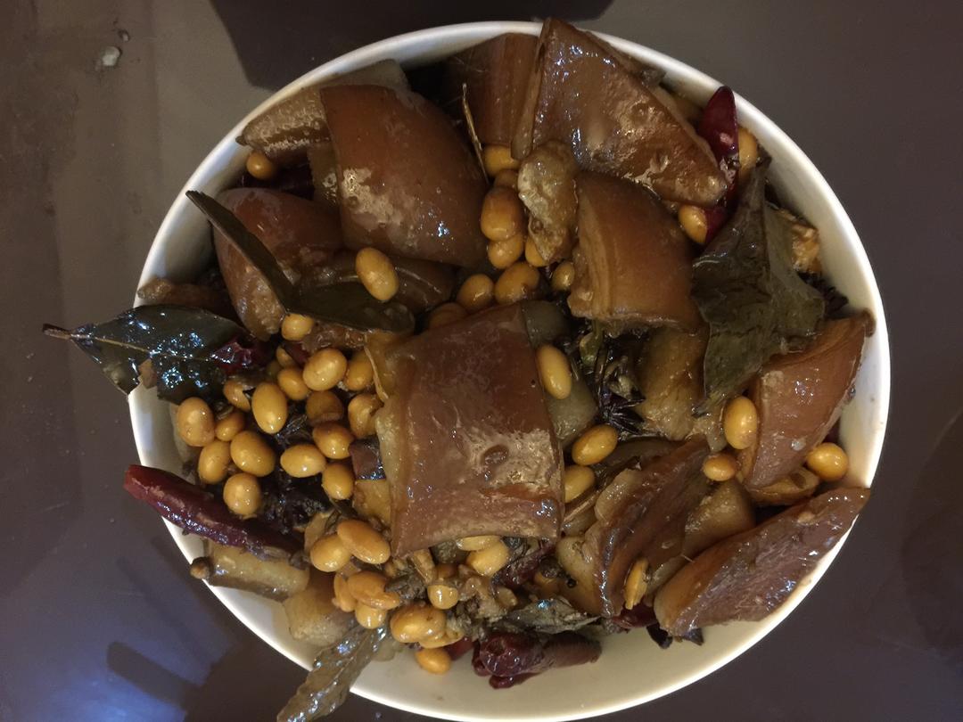 超级解馋的黄豆烧肉皮