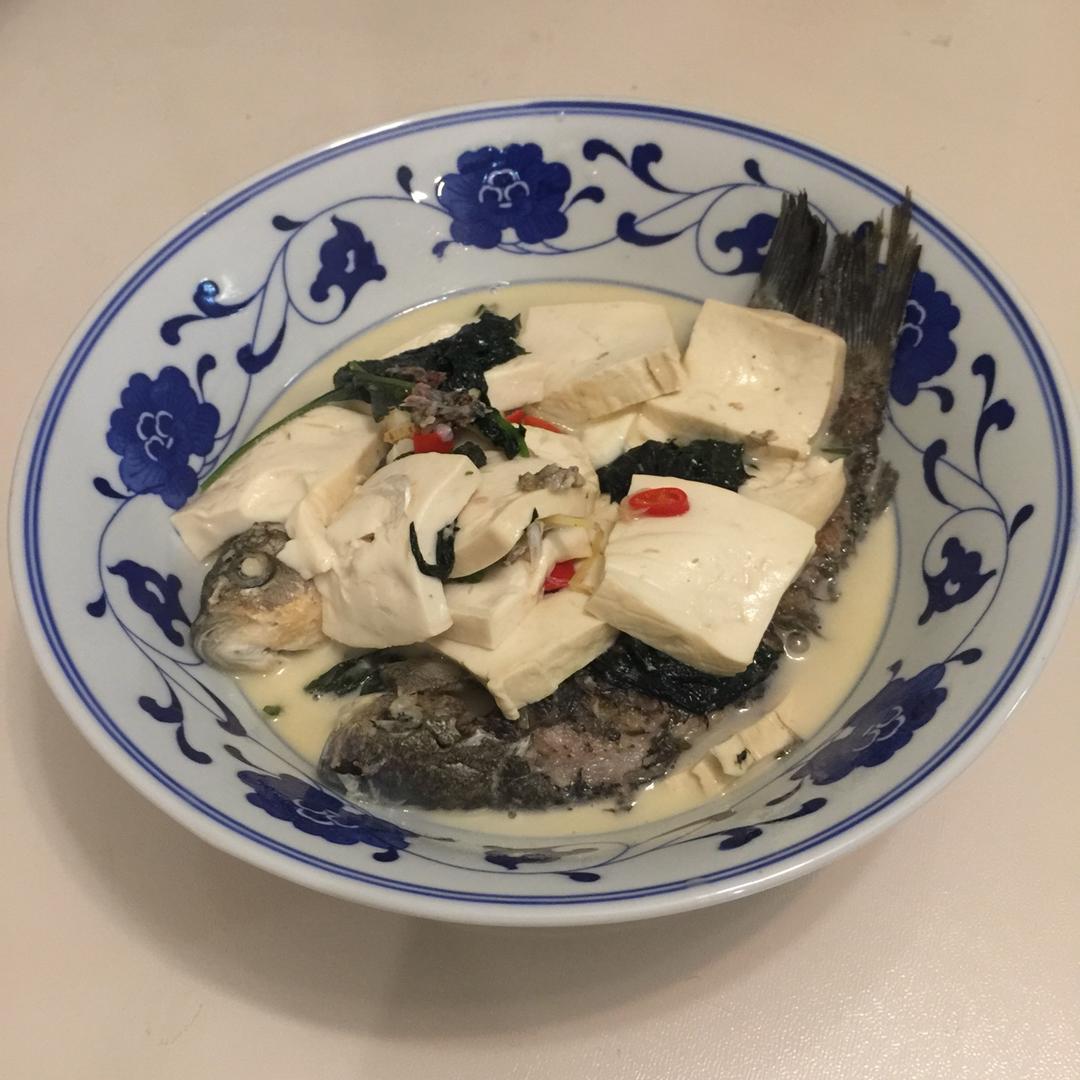 鲫鱼豆腐汤