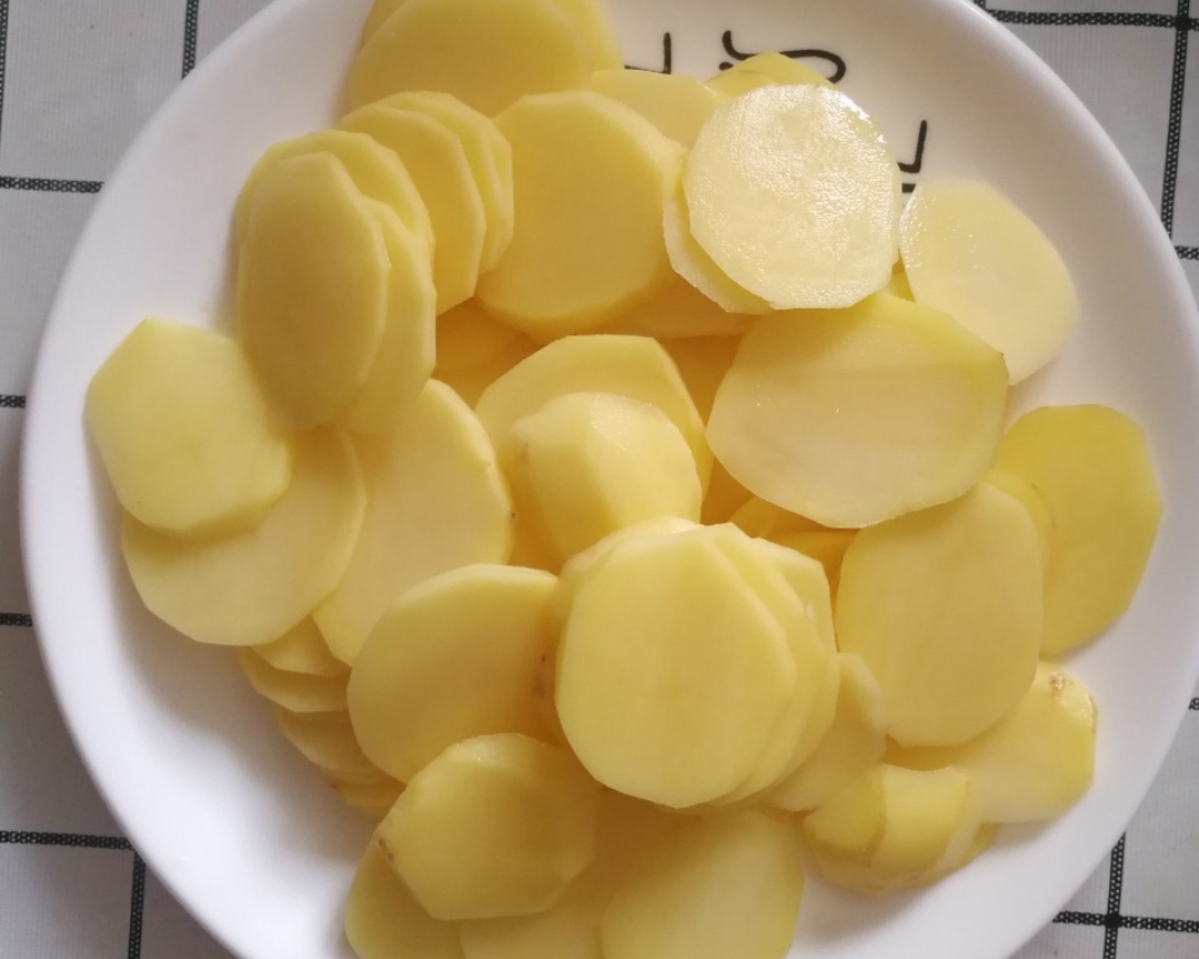 尖椒土豆片的做法 步骤1