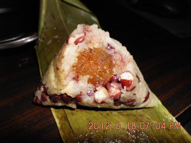 红豆蜜枣三角粽的做法