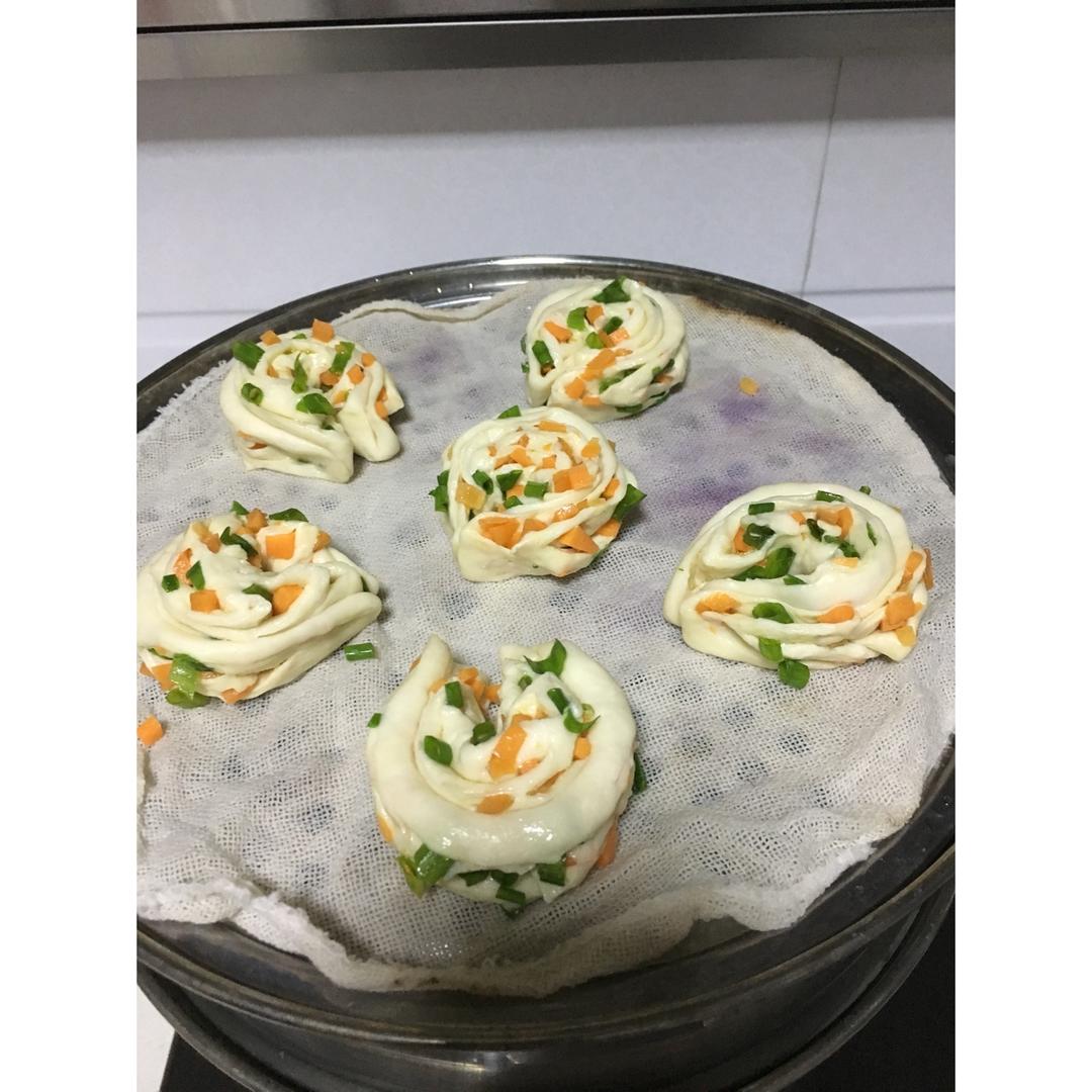 最好吃的火腿葱香花卷—附让葱不变黄的小窍门