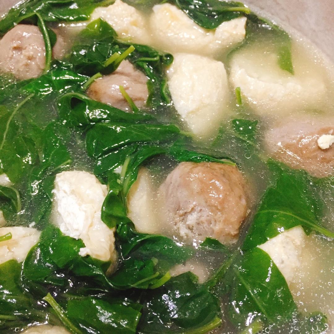 野生枸杞叶滚牛肉丸