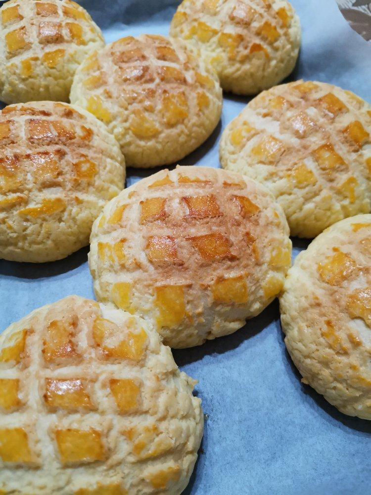 好吃到炸裂的港式菠萝包（附带制作酥皮的小视频）