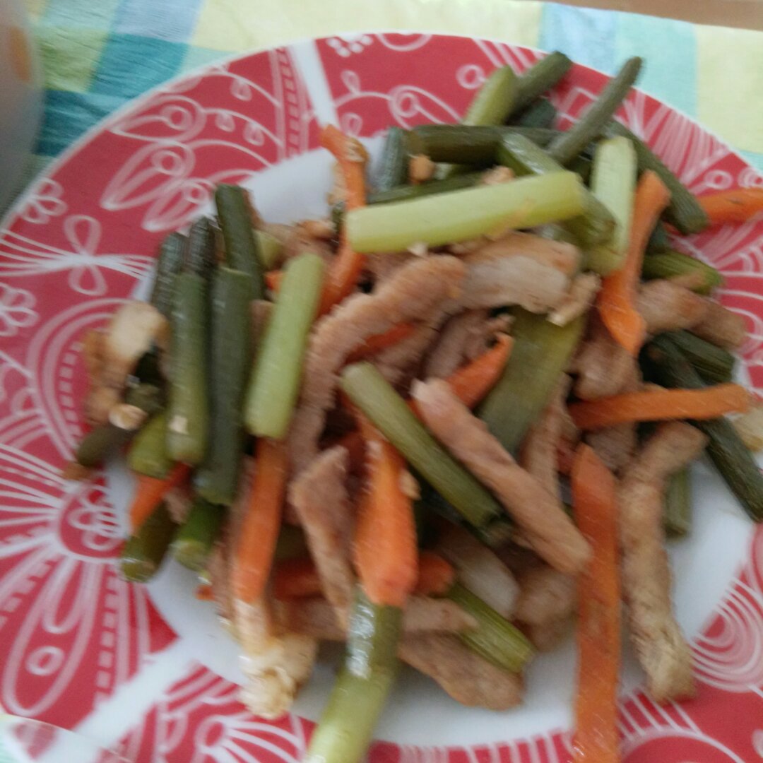 家常猪肉炒蒜薹