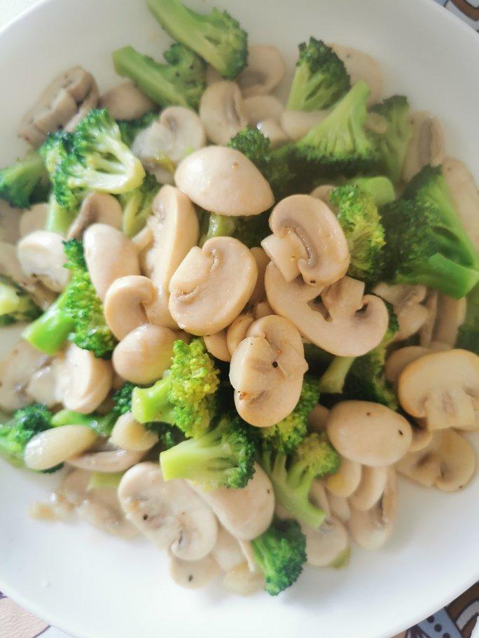 春色暖冬阳1122做的西兰花炒蘑菇