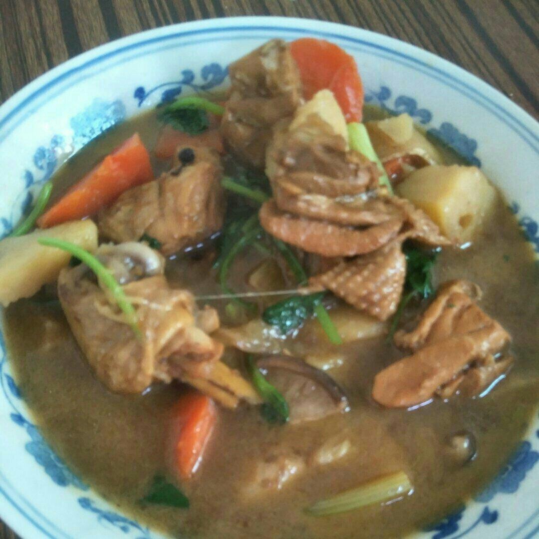 鸡腿炖土豆香菇