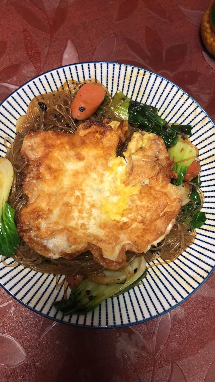 做鸡蛋炒粉丝，千万不要直接炒，多加一步，好看又好吃