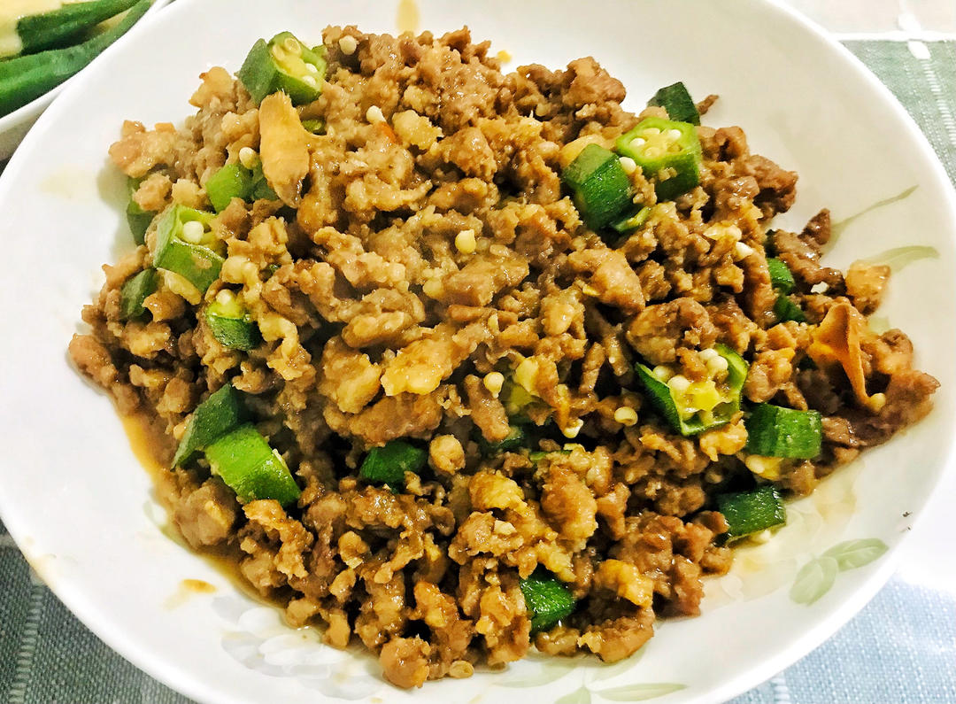 泰式秋葵肉碎生菜包