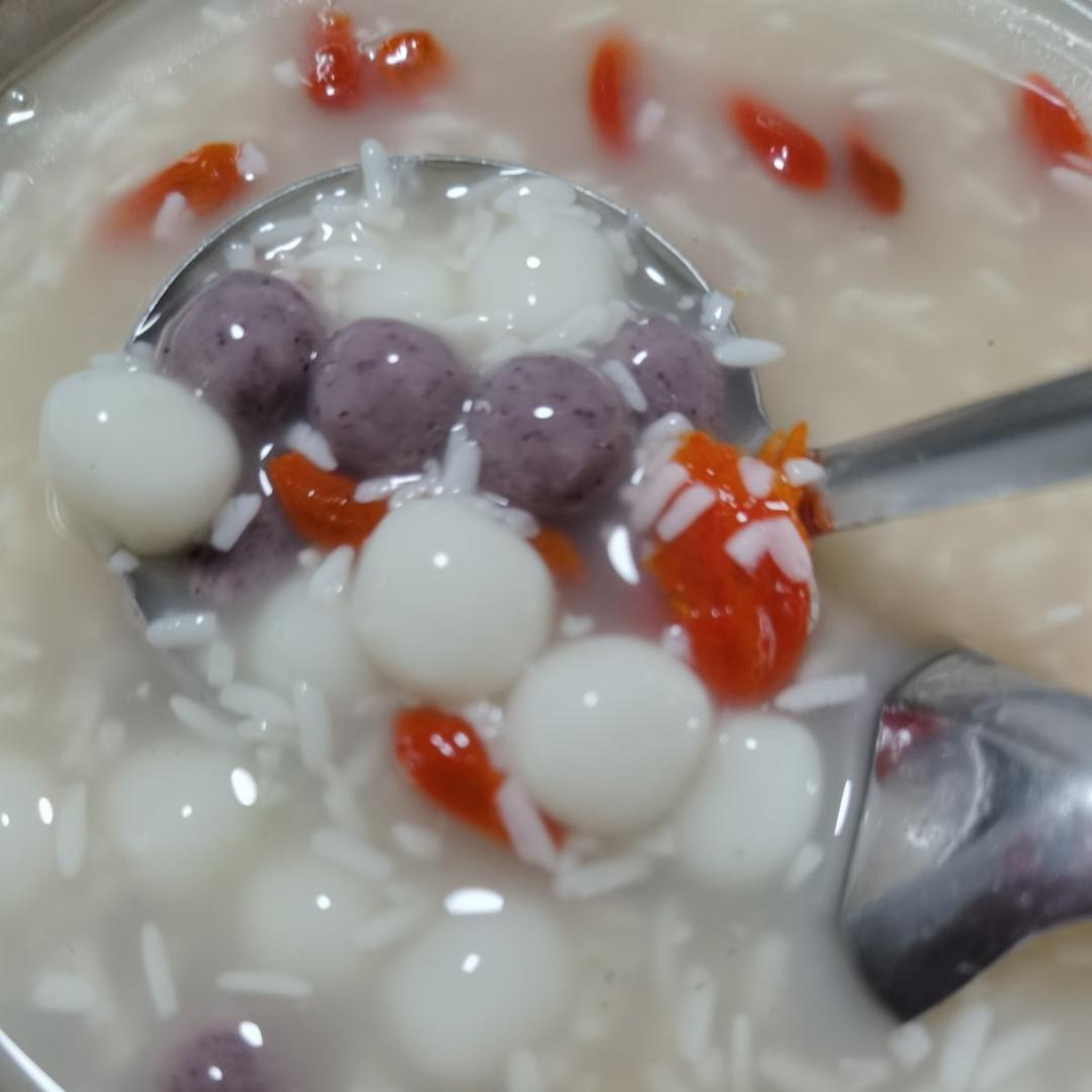 小白偷学艺做的枸杞酒酿小圆子