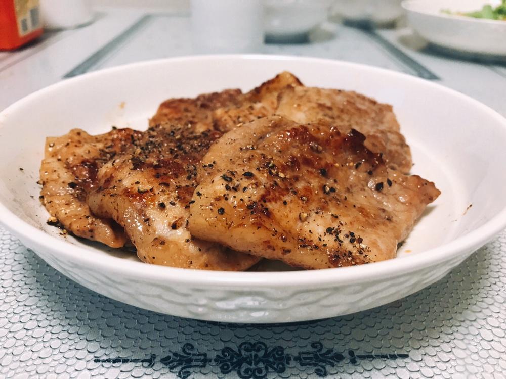 煎猪扒（超简单）和其他的猪扒在这食谱的最下面