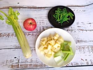 饮品｜苹果蔬菜汁的做法 步骤3