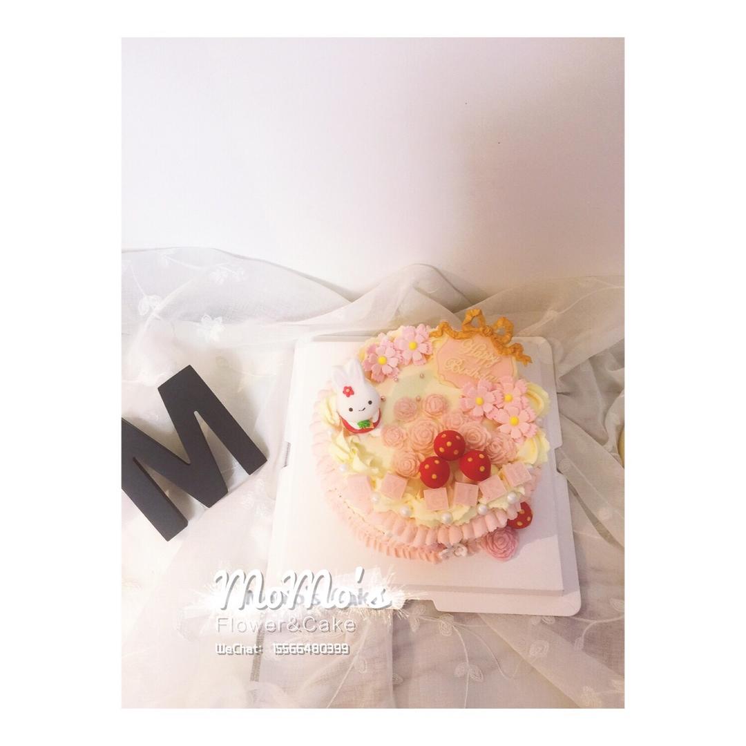 MoMo's Cake