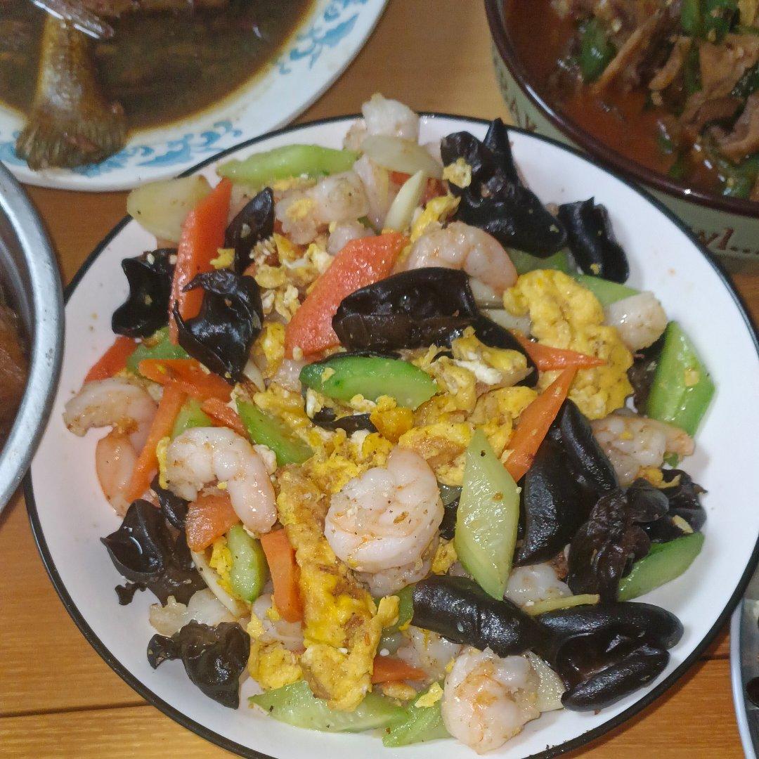 春天吃点啥？试试这道简单鲜美的什锦小炒