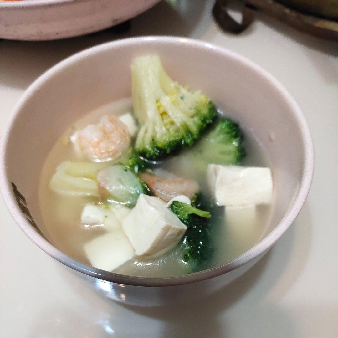 西兰花虾仁豆腐汤