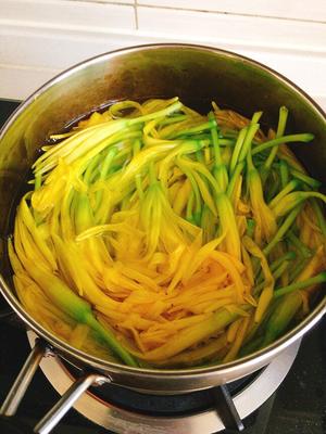 新鲜黄花菜炒肉丝的做法 步骤4