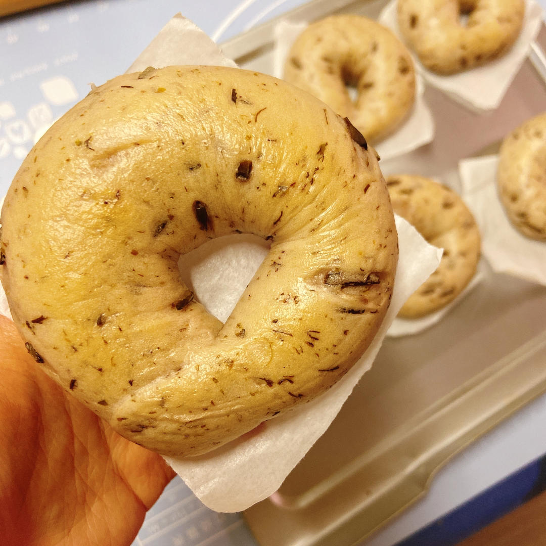 香椿贝果 麻辣&原味（主图右侧麻辣、左侧原味）香椿面包