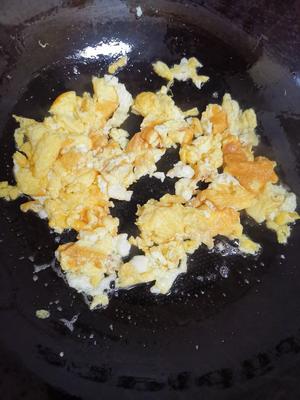 木耳胡萝卜丝儿炒鸡蛋的做法 步骤6