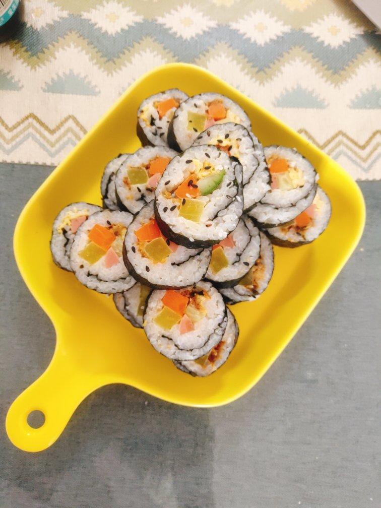 简单又好吃的—野餐大食会紫菜包饭～