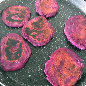 🍠紫薯煎饼的做法 步骤6