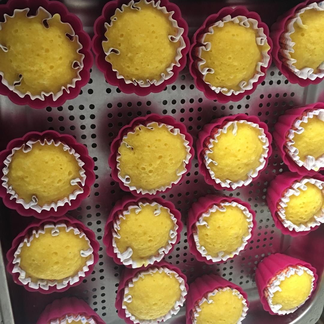 海绵纸杯蛋糕