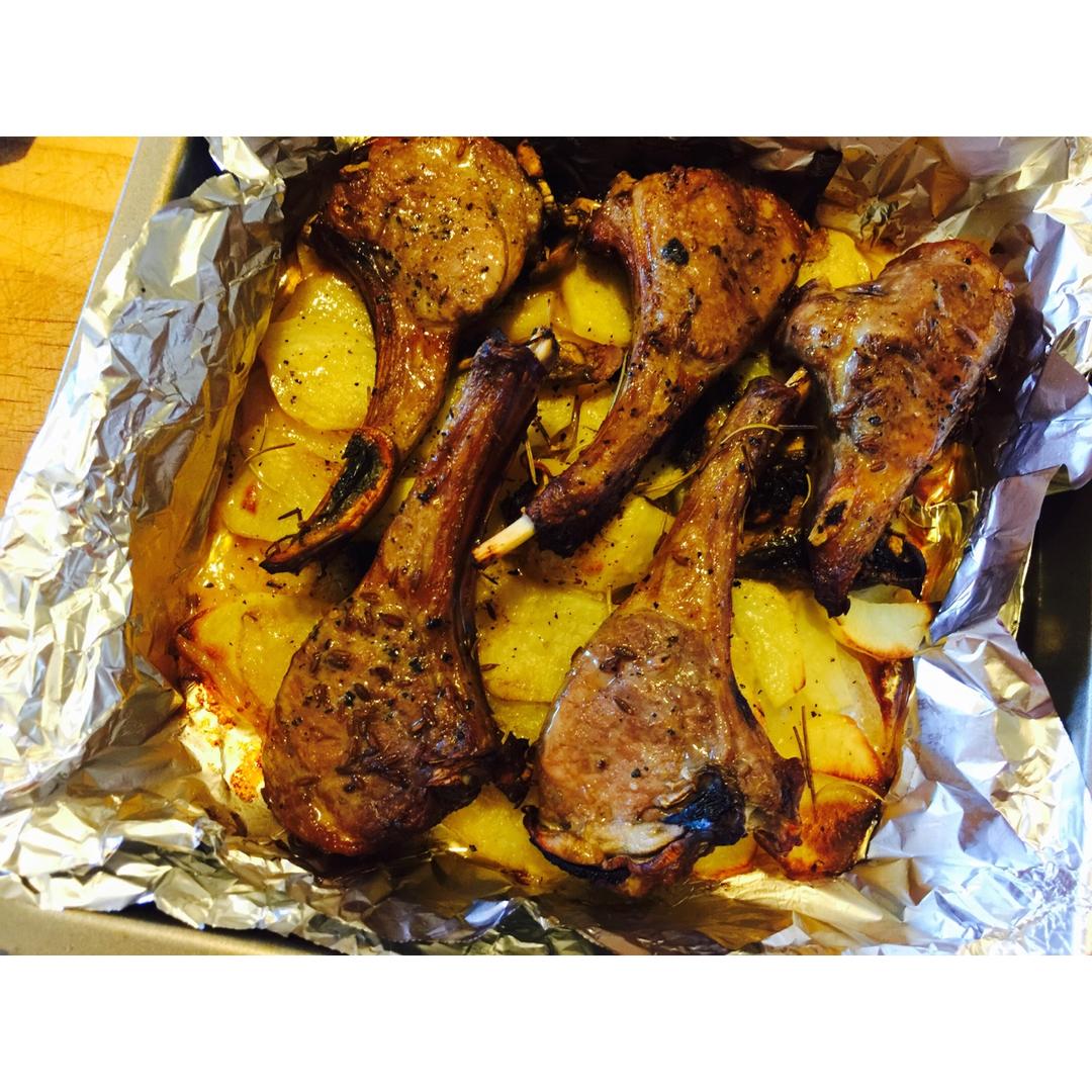 孜然羊排烤土豆