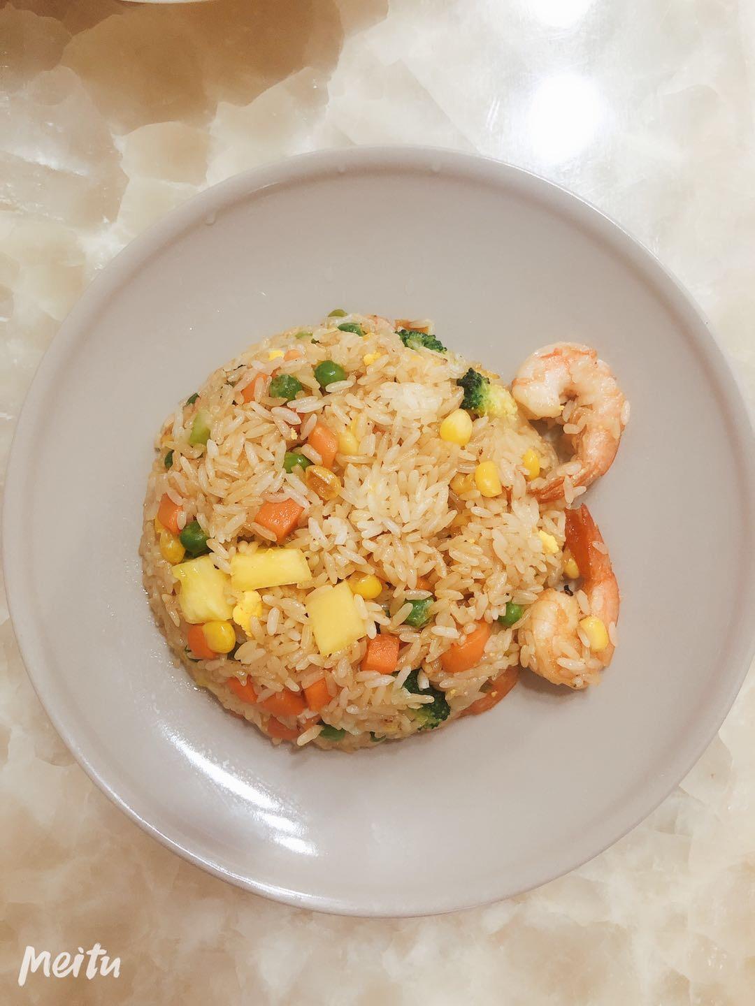 虾仁菠萝炒饭