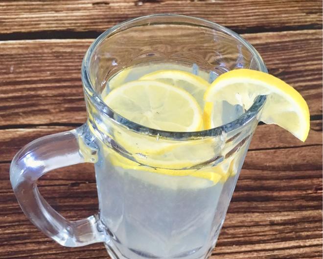 清肠解腻的自制柠檬水的做法