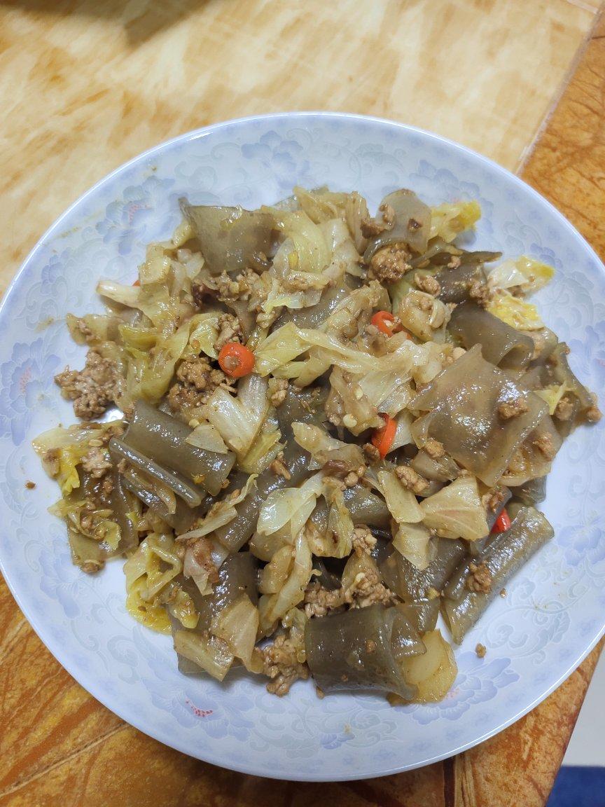 酸包菜炒粉皮