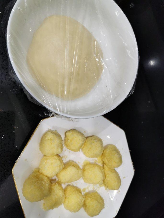 新手就能成功的【椰蓉面包卷】-手揉出膜