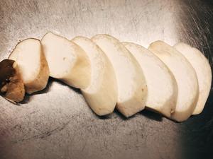 素鲍鱼——烧杏鲍菇的做法 步骤2