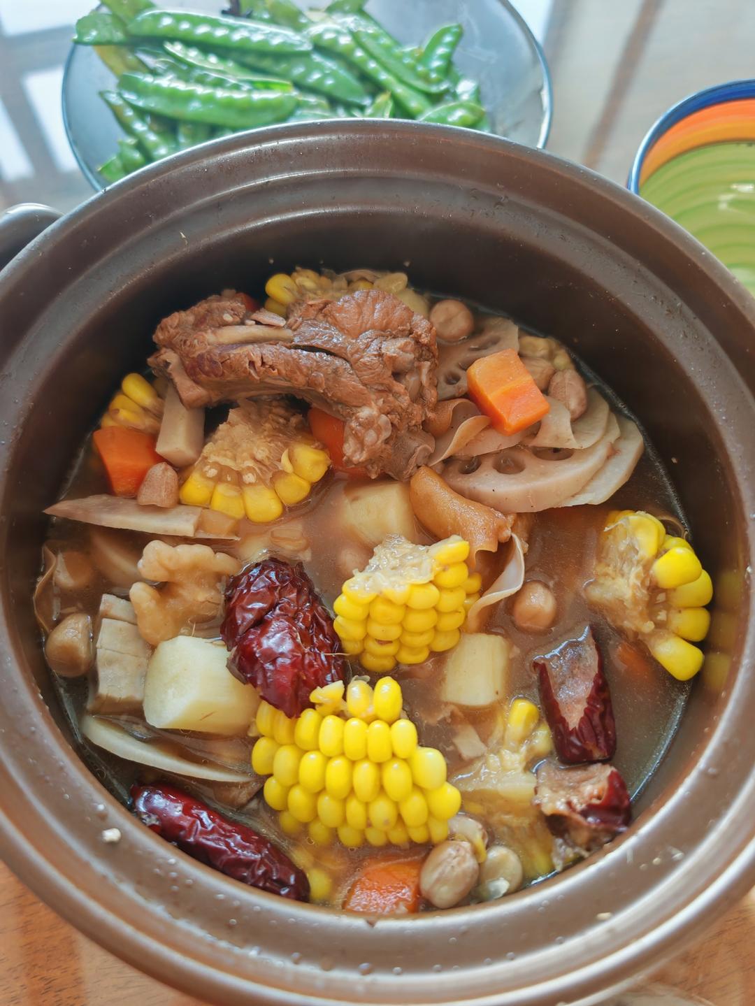 胡萝卜山药排骨玉米汤