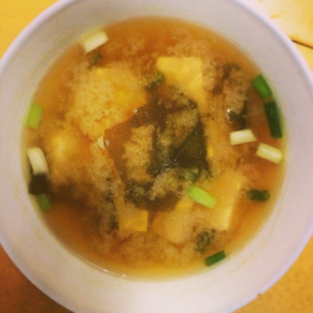 豆腐裙带菜味噌汤