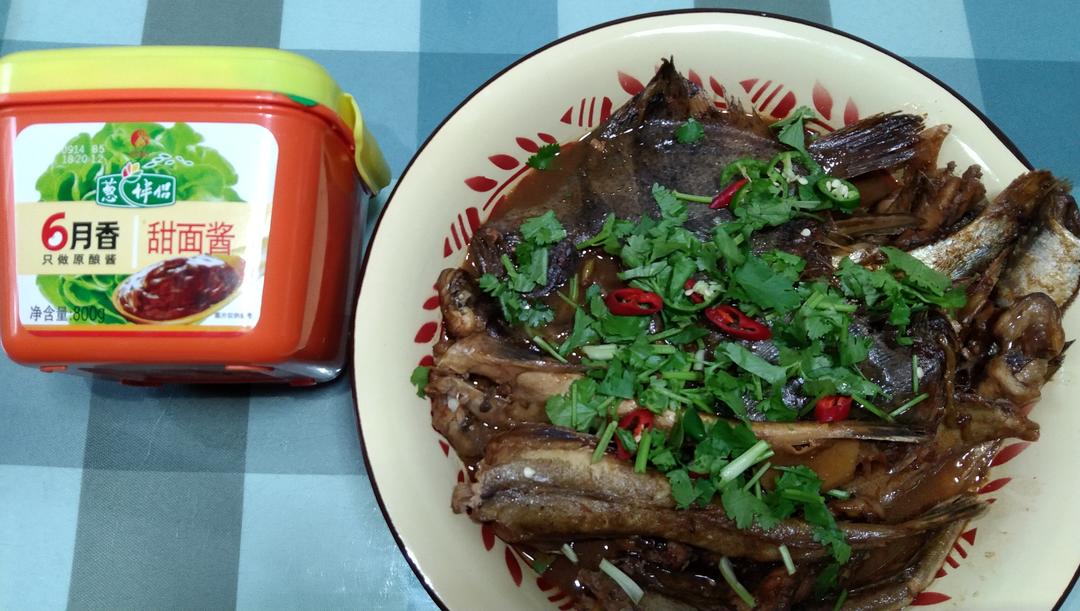 酱杂鱼的做法
