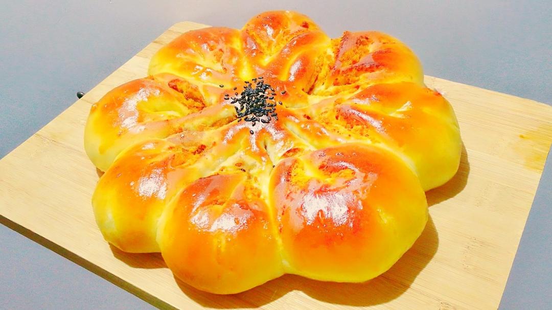 太阳花肉松面包