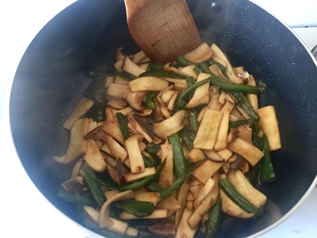 青椒素炒杏鲍菇