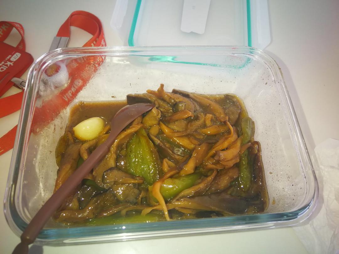 鲜蘑菇炒尖椒
