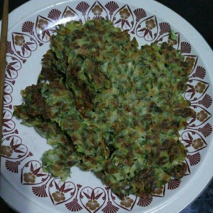 少面粉少盐的槐花饼