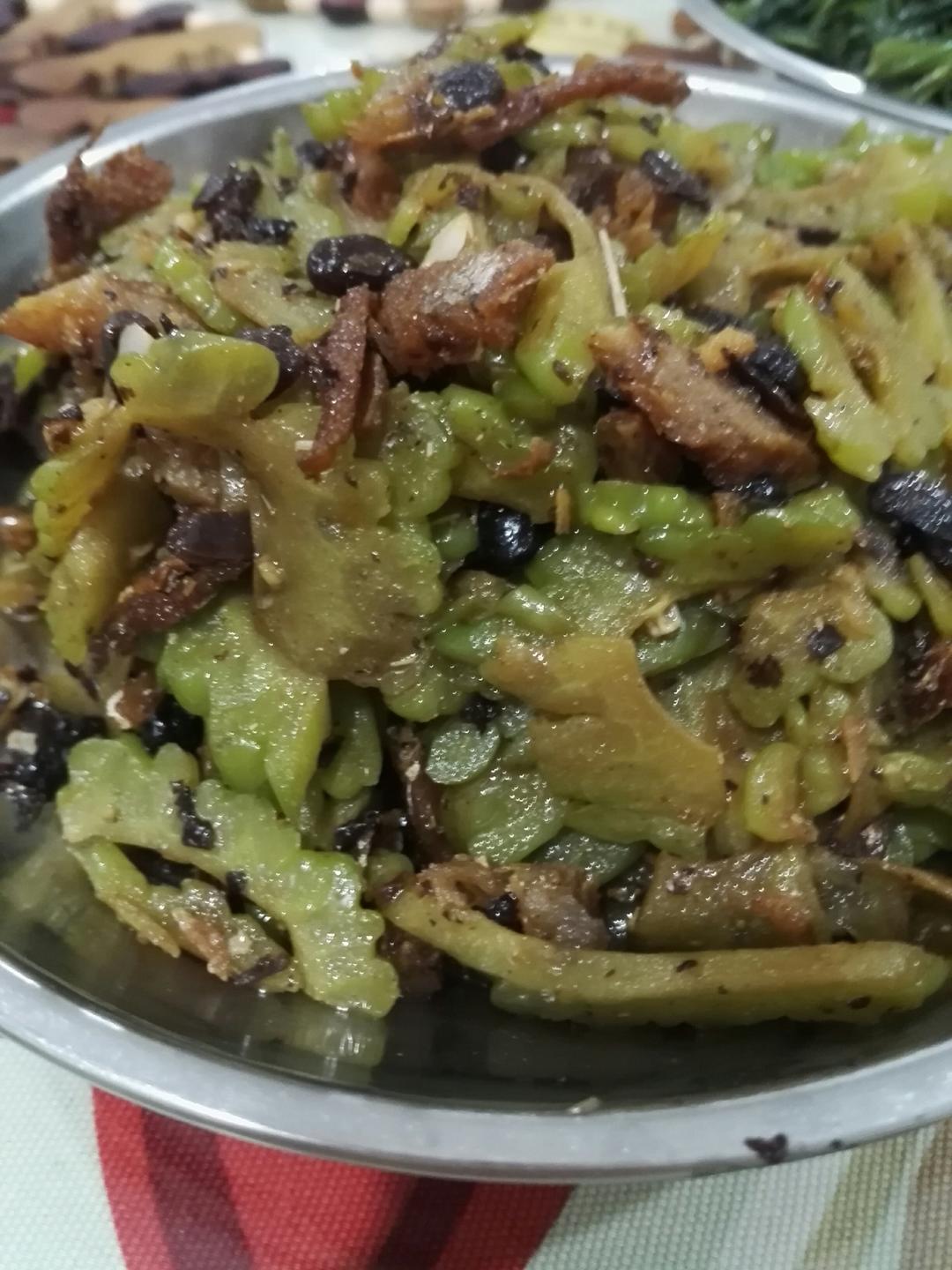 豆豉鲮鱼炒苦瓜